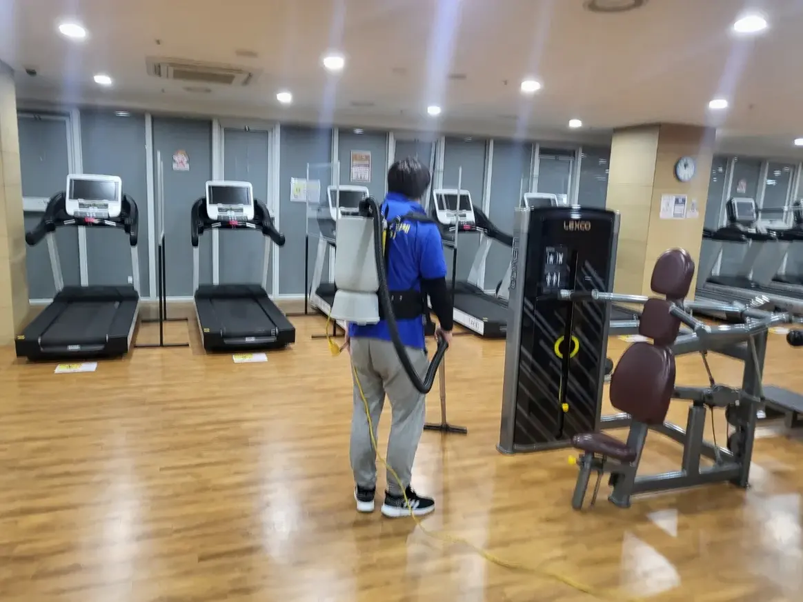 중구 동산동 헬스장 샤워실 장비 주변 정밀 위생청소 사례 - 행진크린